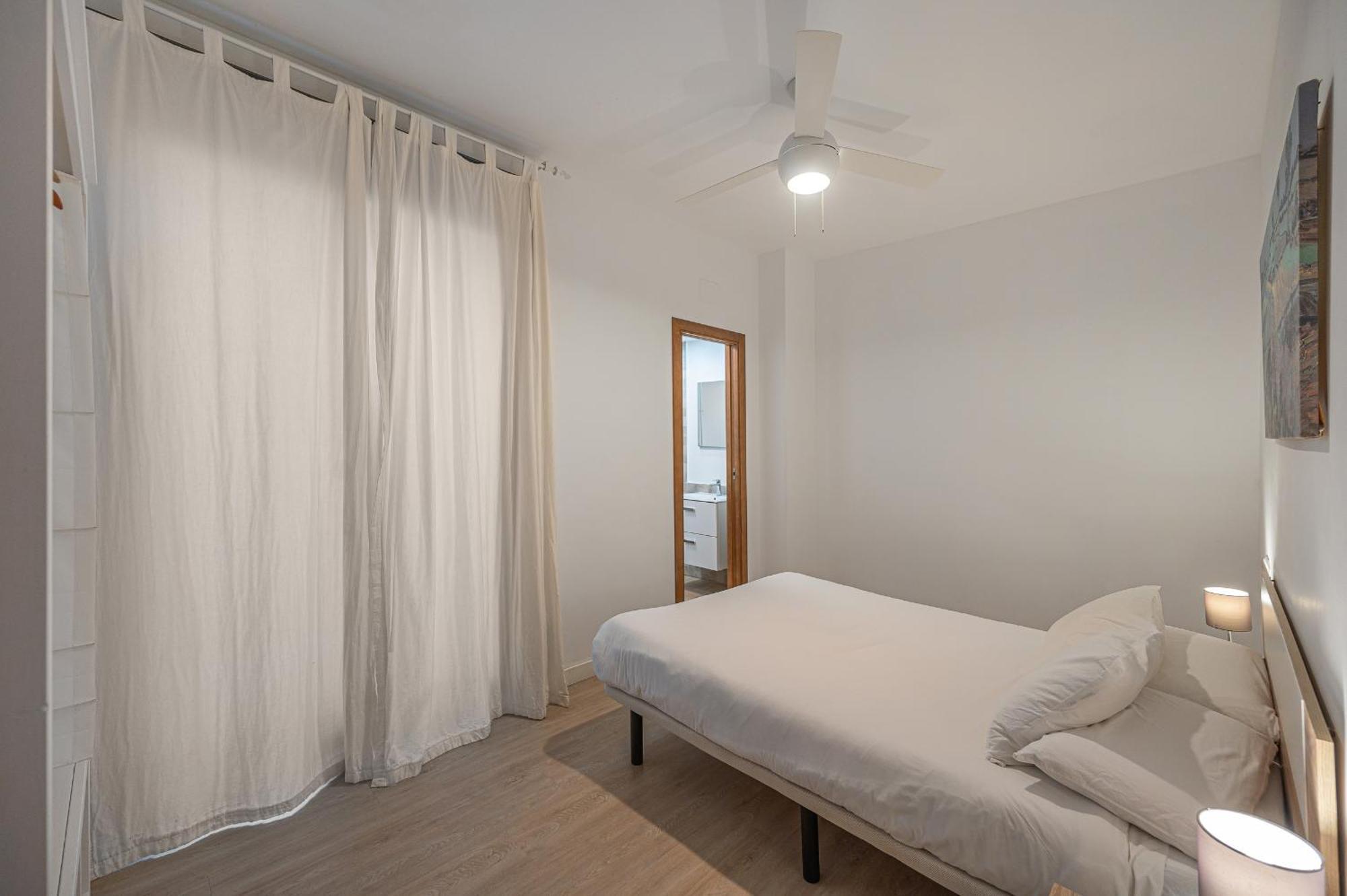 Dona Elvira Parras Apartament *